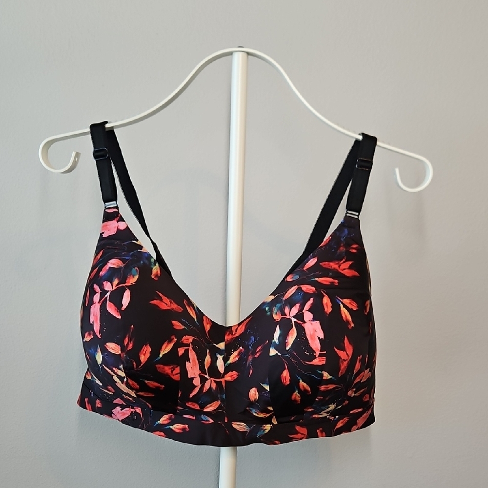 Torrid Curve Bra Lightly Linned Elegant Floral Women's Bra in Black and Red